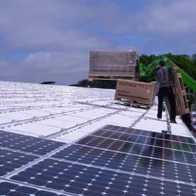 Solaranlagen auf Hallendächern
