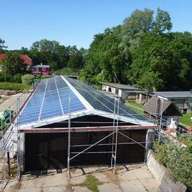 Solaranlagen auf Hallendächern